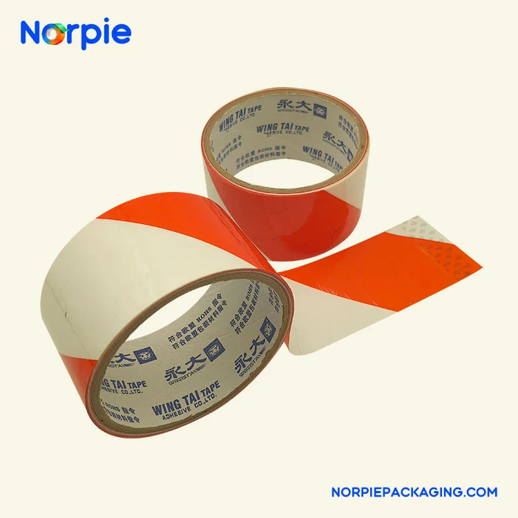 빨간색과 흰색 경고 테이프